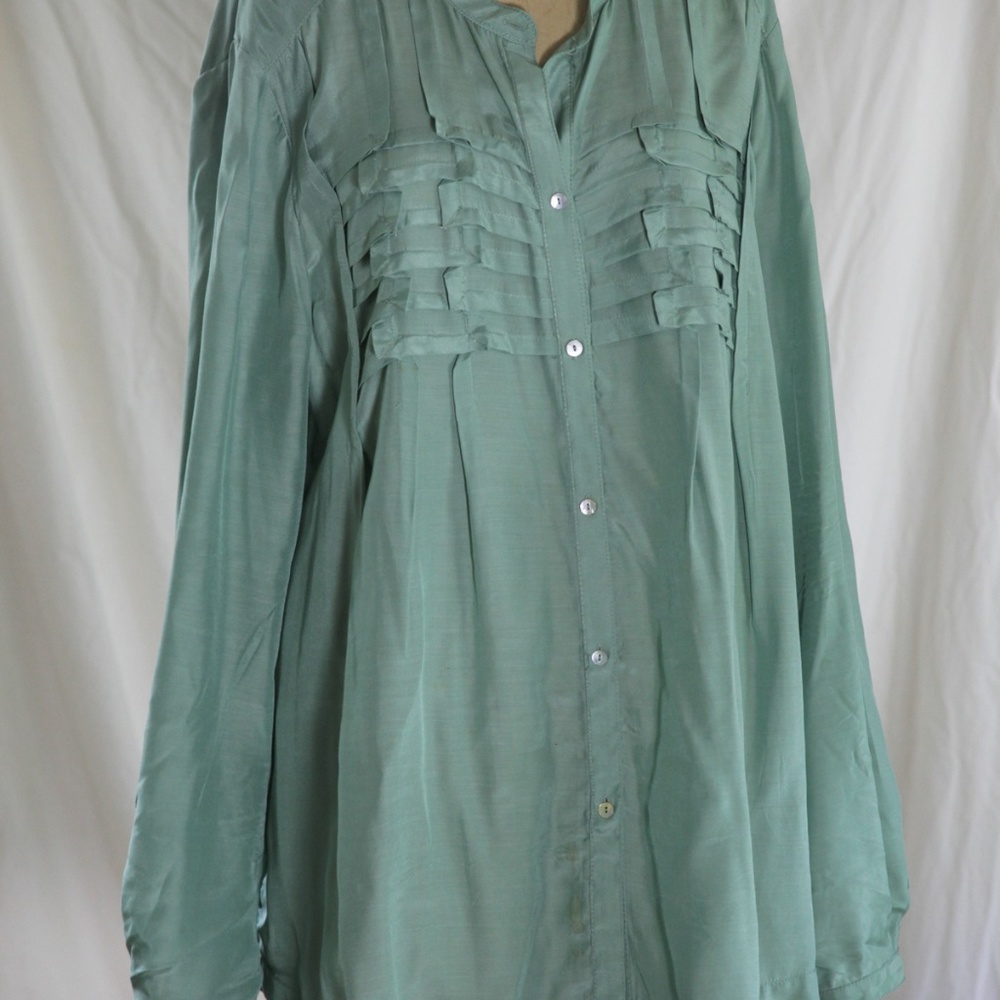 Nurture Women's XL sage green blouse/tunic